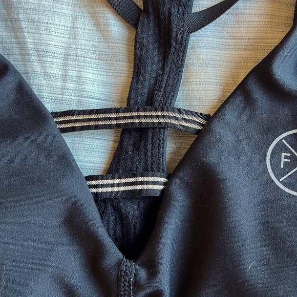 Live Fit Strappy Sports Bra - Picture 3 of 5